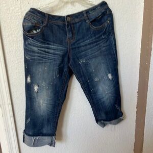 FINAL MARKDOWN Almost famous distressed denim capris 13